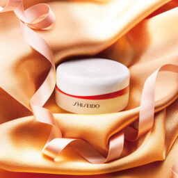 SHISEIDO エッセンス スキンセッティングパウダー全2種（写真は01グロウ） ７g ￥5,500