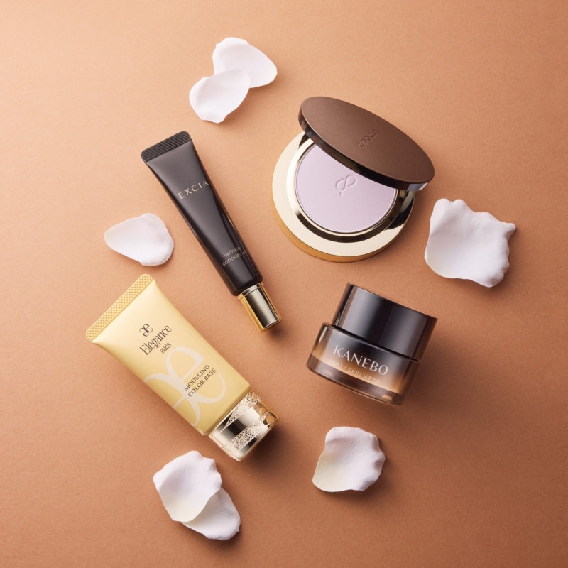 【60代おすすめ美肌コスメ】自然にきれいに見せてくれるパウダ、ファンデーション、コンシーラー、下地をピックアップ！【ベストコスメ2025】