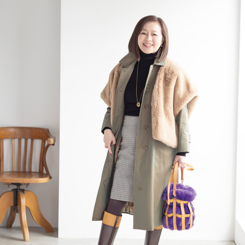 【私服拝見!】バーバリー、H&M…etc.娘さんの着こなしを自分らしく取り入れた、村田亜子さんの冬の私服【50代・60代ファッション】