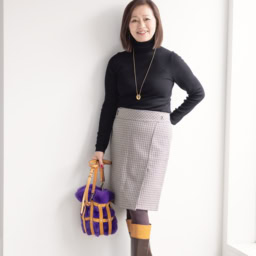 コートを脱ぐと……