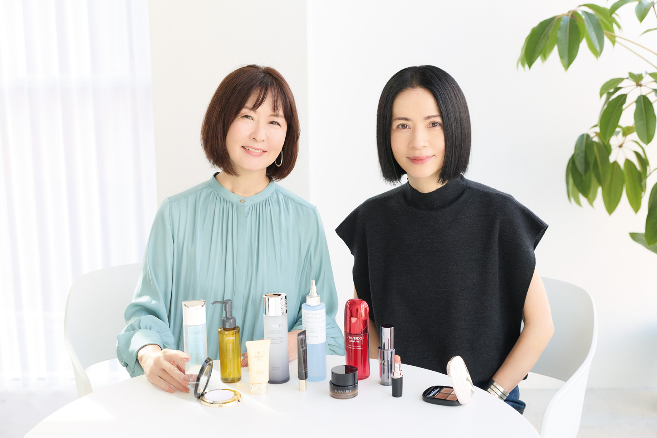 美容ジャーナリスト・倉田真由美さん（左）とエディター、ライター・松本千登世さん