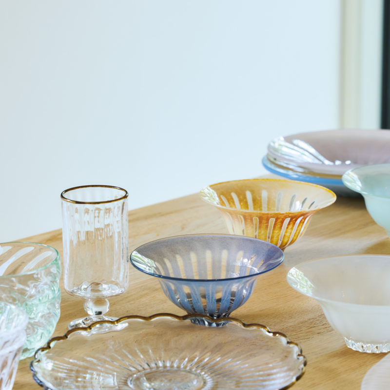 【50代・60代ライフスタイル】芸能界屈指の器好き、リサ・ステッグマイヤーさん通う器店3選。リサさんの食器棚からガラスのもの、木のものの器も紹介!【目利きの視線】