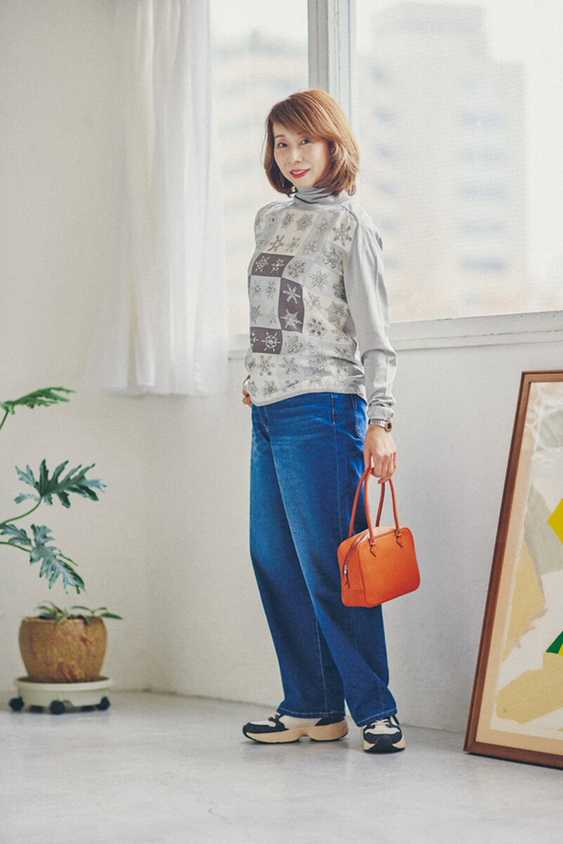 コートを脱ぐと……