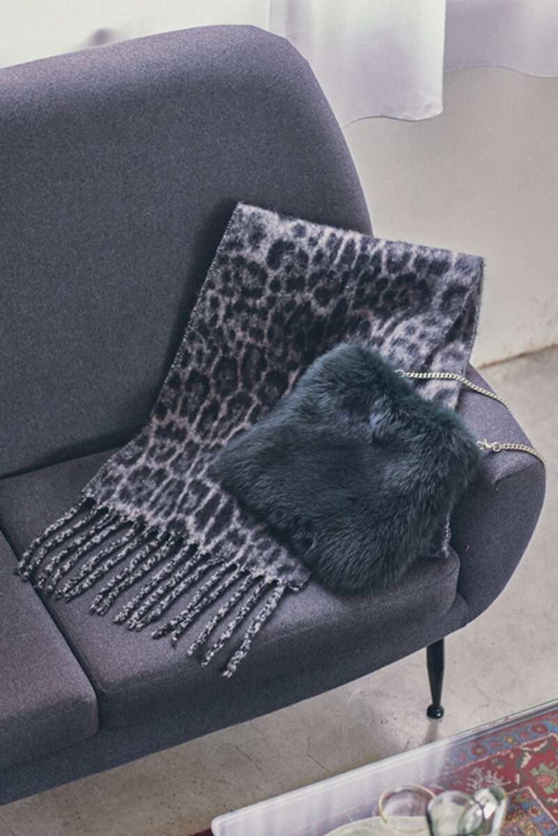 黒の服を着ない冬は黒の小物をスタンバイ