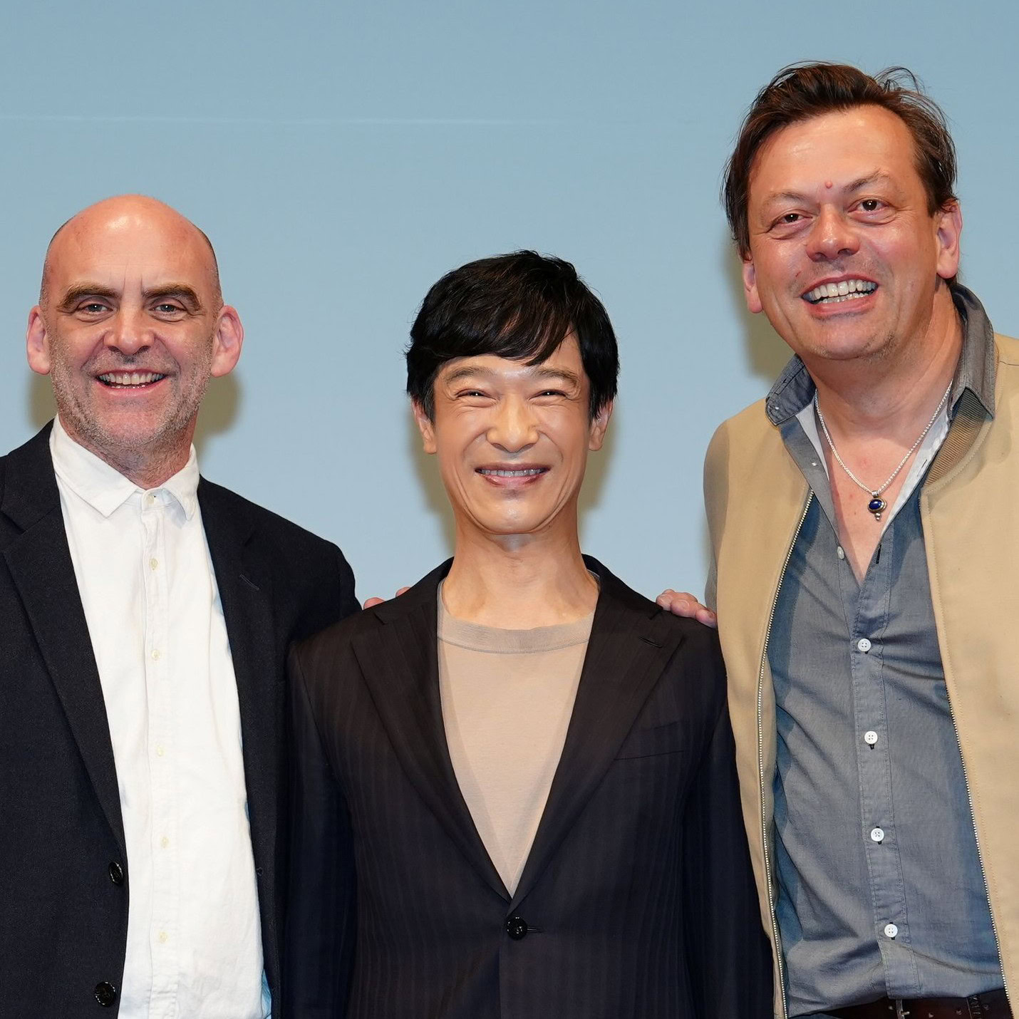 サイモン・スティーヴンスさん、堺雅人さん、ショーン・ホームズさん