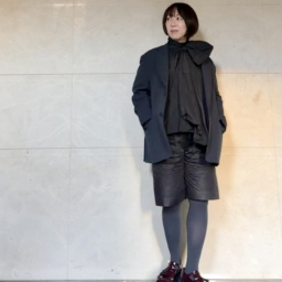 2026_2月上林さんブログ_黒ジャケット合わせのショートパンツコーデ