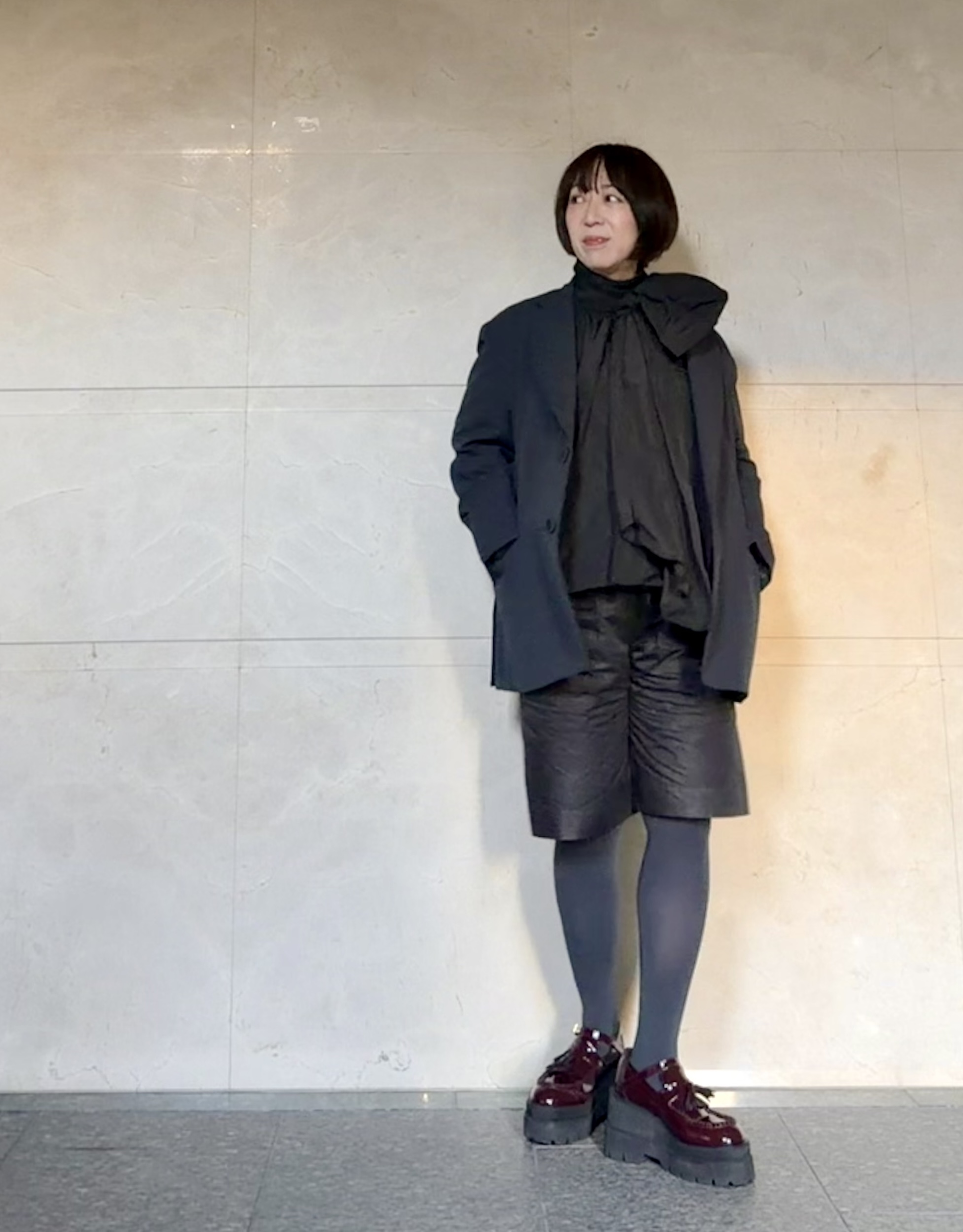 2026_2月上林さんブログ_黒ジャケット合わせのショートパンツコーデ