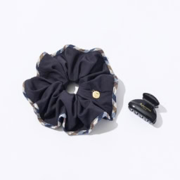 【アクアスキュータム】の品格ヘアアクセサリーの2点セット