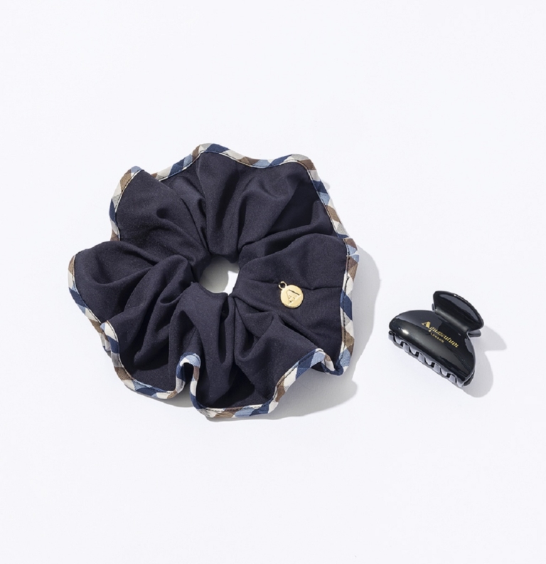 【アクアスキュータム】の品格ヘアアクセサリーの2点セット