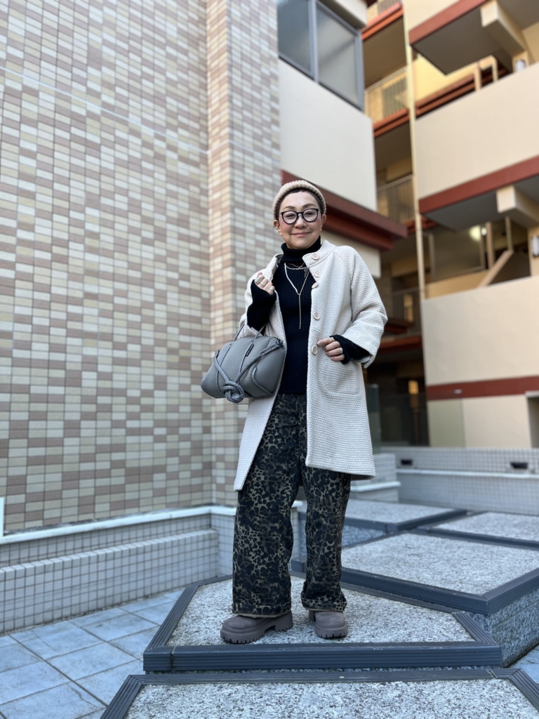 加藤理恵さんの渋めカラーコーデ