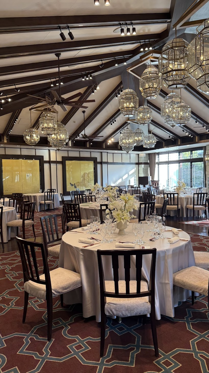 バンケットルーム「THE HIGASHIYAMA」アート、二枚が飾られています。