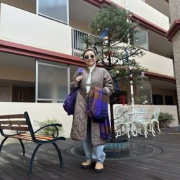 加藤理恵さんの紫コーデ