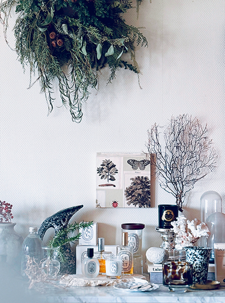 お気に入りを並べ絵になる一角に