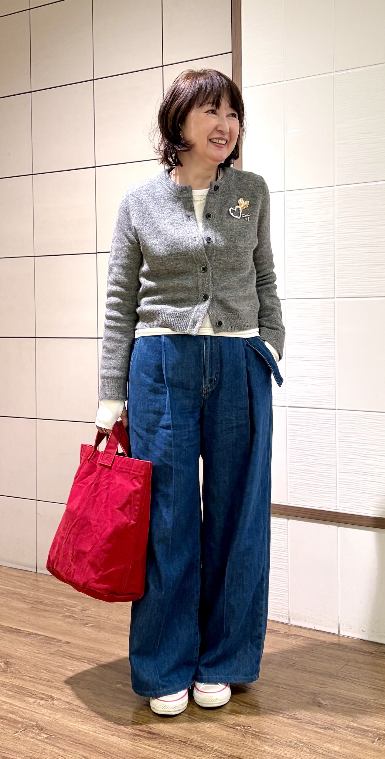 26年２月yumikoさんブログ_グレーのカーディガンコーデ