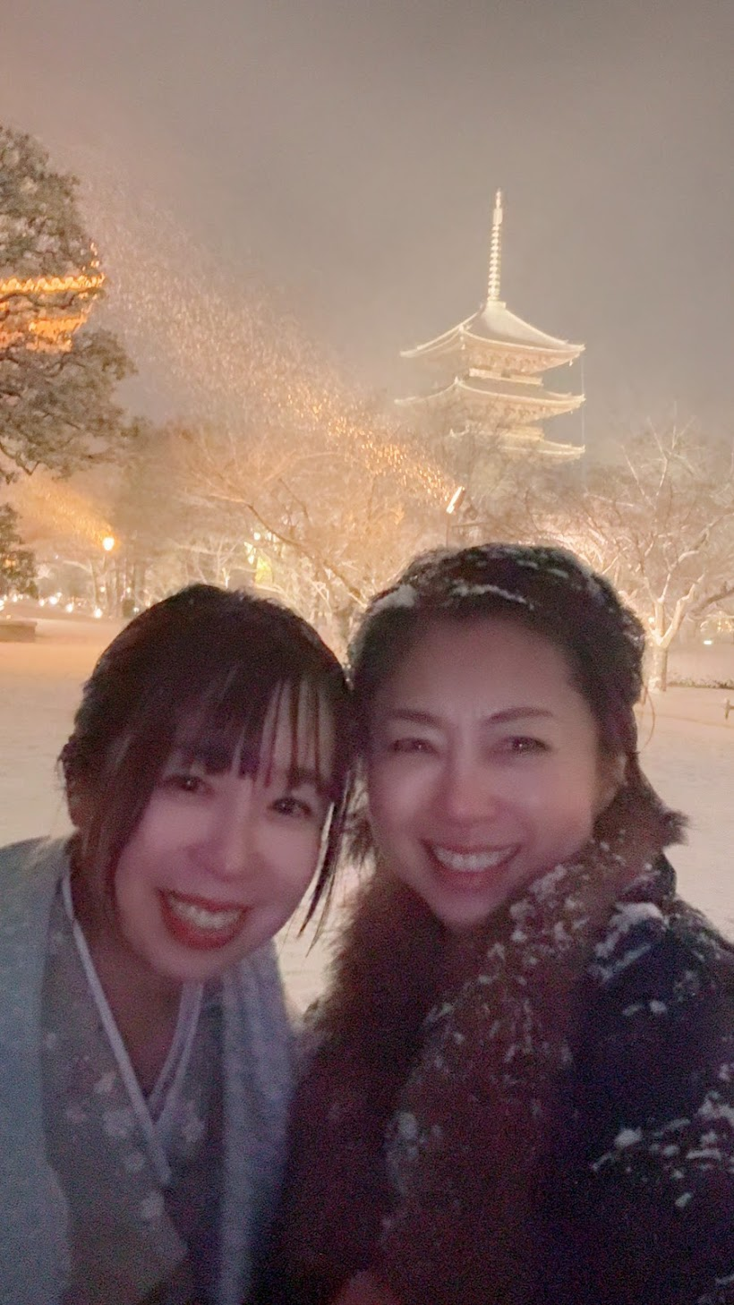 写真を撮っている間にも雪が頭に、着物に降り積ります。それも楽しい思い出。