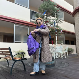 加藤理恵さんの紫コーデ