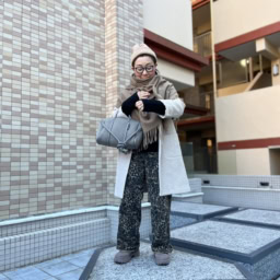 加藤理恵さんの渋めカラーコーデ