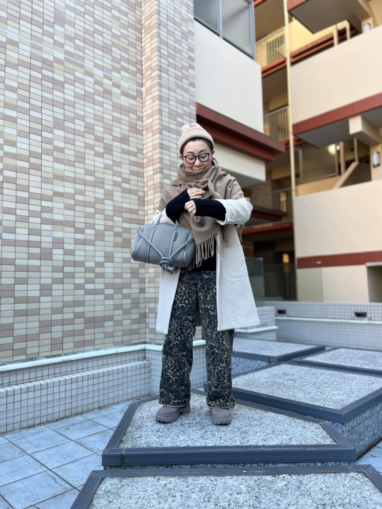 加藤理恵さんの渋めカラーコーデ