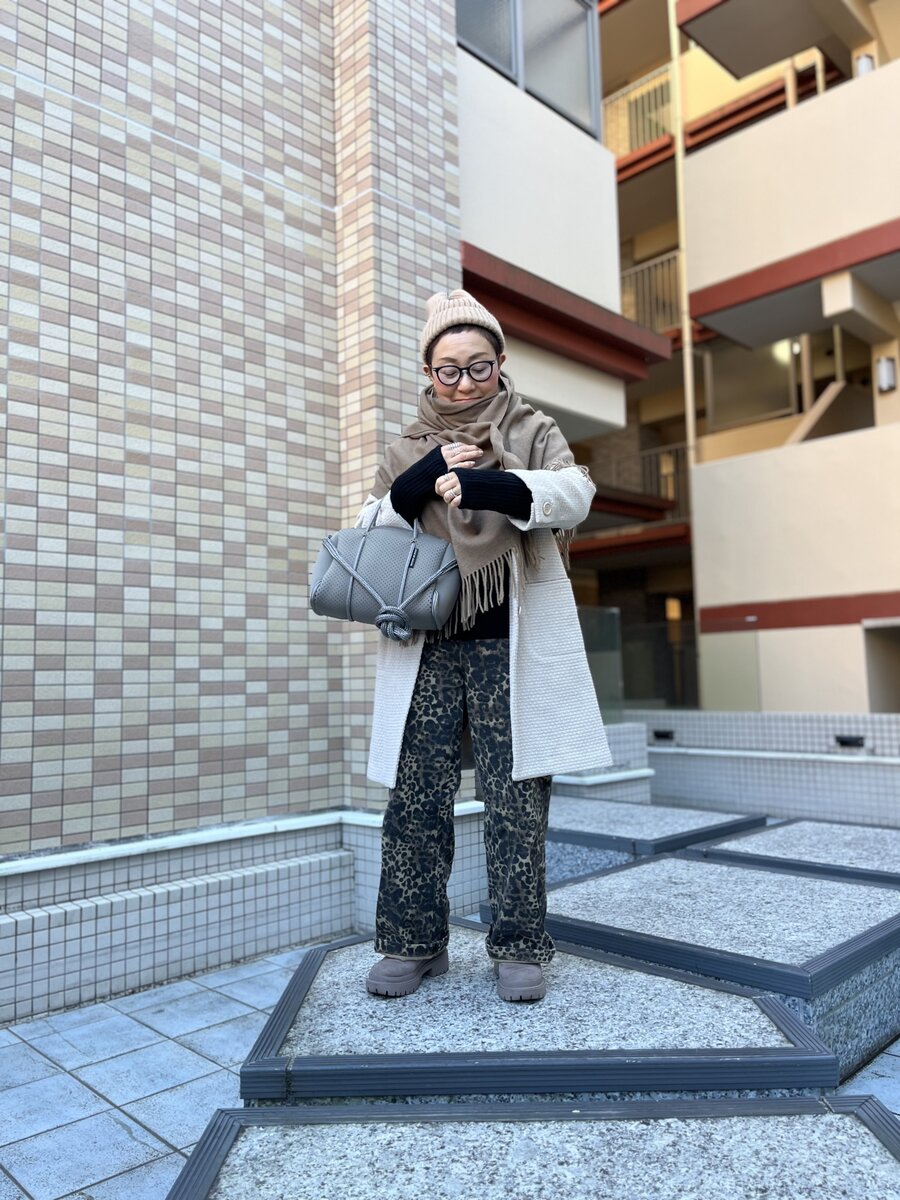 加藤理恵さんの渋めカラーコーデ