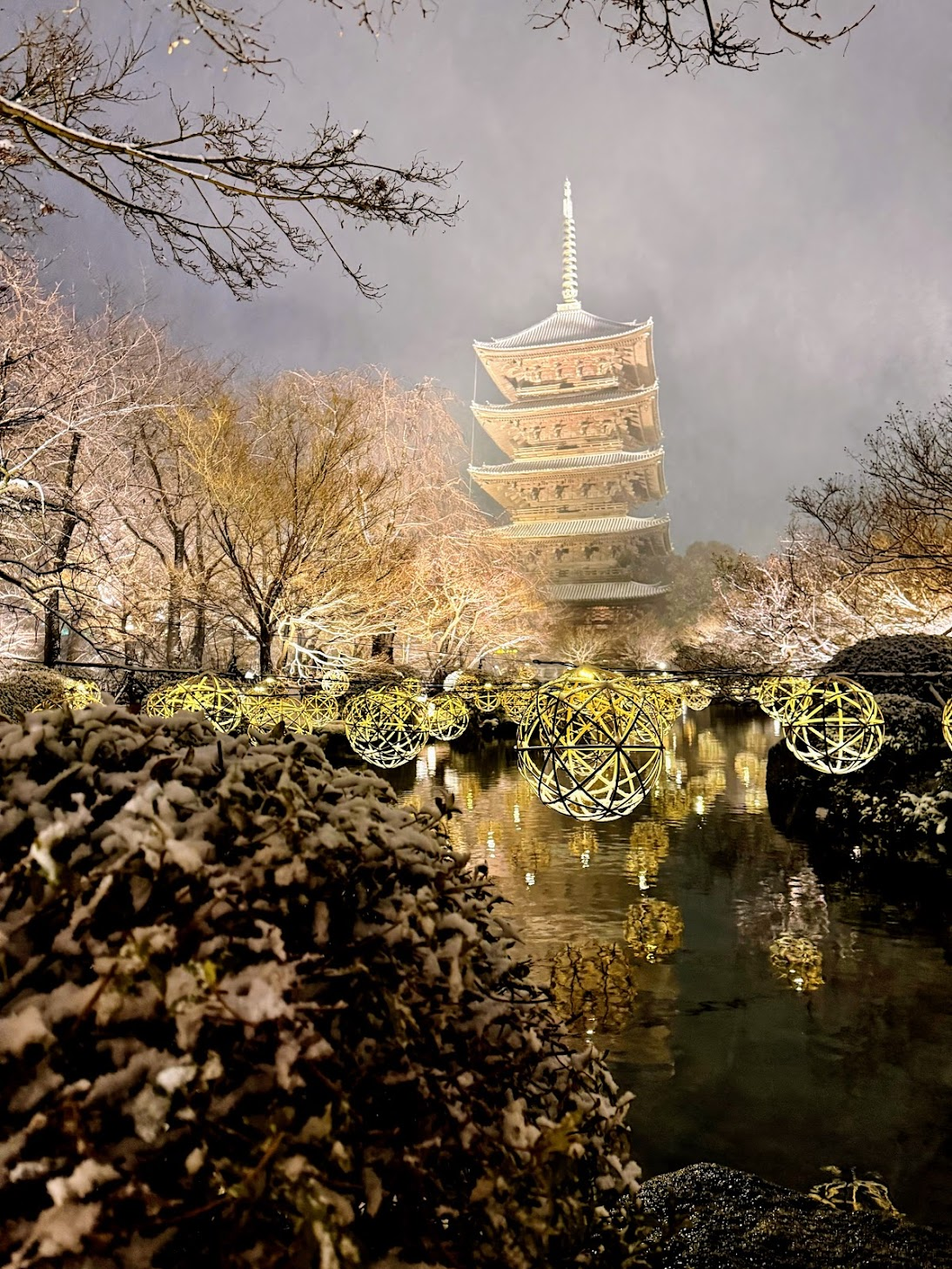 竹あかりは数万個あります