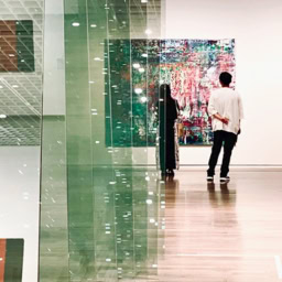 アートの魅力を伝える発信も！