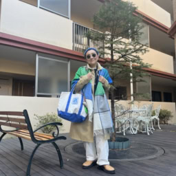 加藤理恵さんの青コーデ