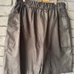 ショートパンツ：IHATOV