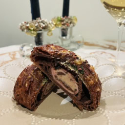 アマゾンアリバカカオと前芝料理店のレバーパテクロワッサン