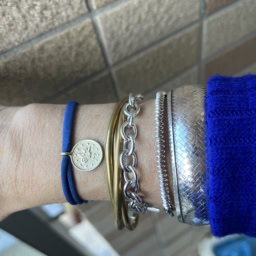 加藤理恵さんの青コーデ