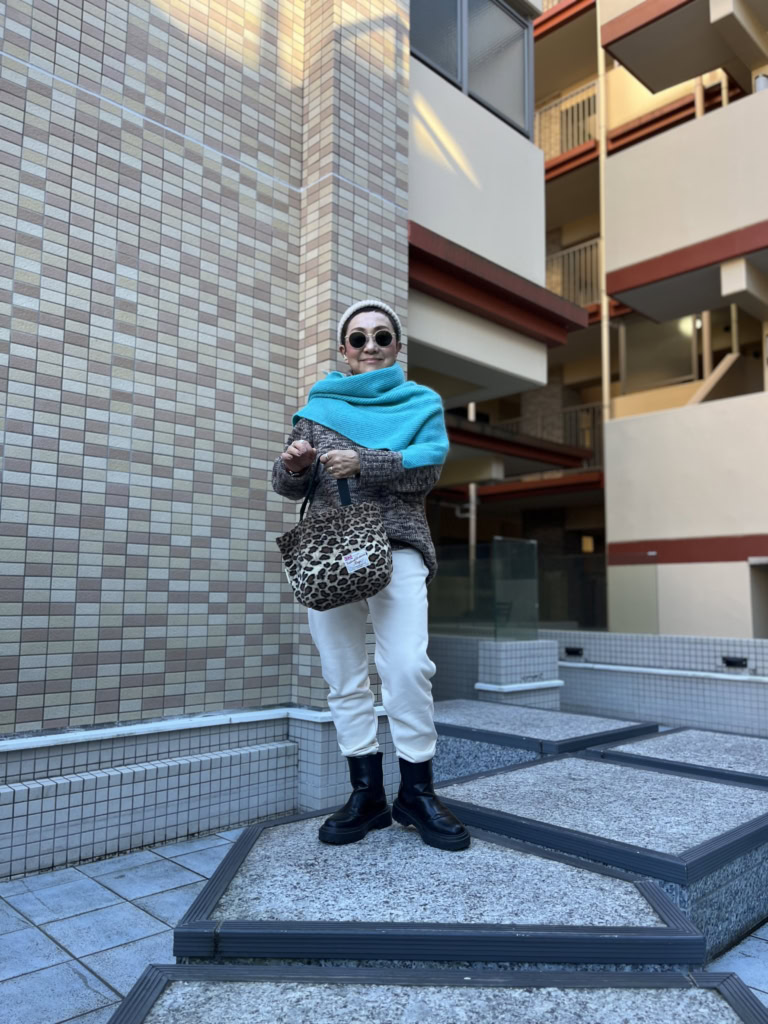 加藤理恵さんの青コーデ