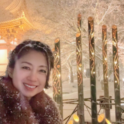 エントランスの竹あかり。この夜の京都は氷点下。