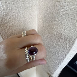 加藤理恵さんの紫コーデ