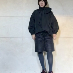 2026_2月上林さんブログ_黒ブラウス合わせのショートパンツコーデ