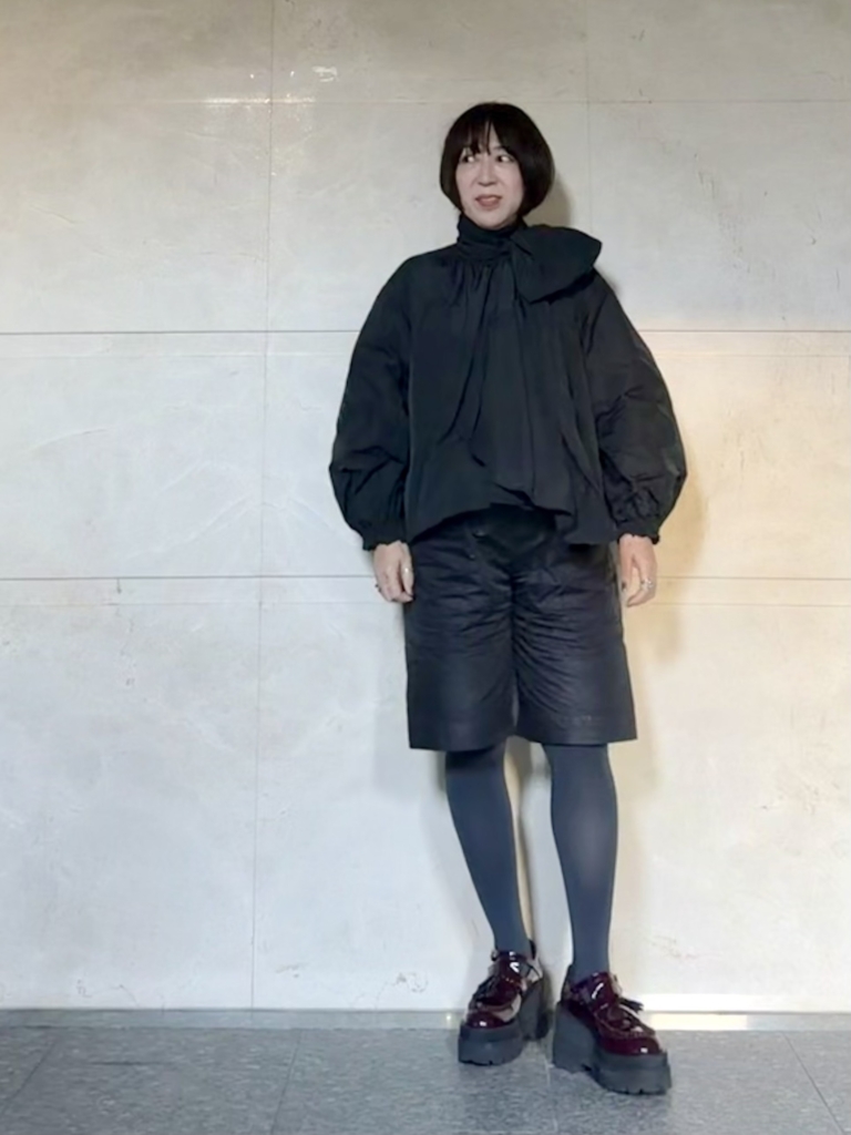 2026_2月上林さんブログ_黒ブラウス合わせのショートパンツコーデ