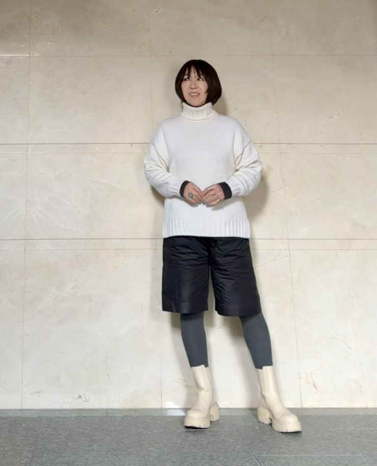 2026_2月上林さんブログ_オフホワイトニット合わせのショートパンツコーデ