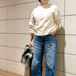 26年２月yumikoさんブログ_バレルレッグジーンズ＋スタイルヒートチェックストールコーデ