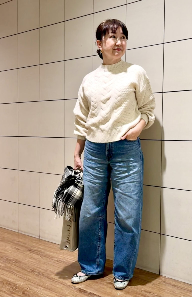 26年2月yumikoさんブログ_バレルレッグジーンズ+スタイルヒートチェックストールコーデ
