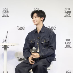 デニムへの思いを語るJAEMIN