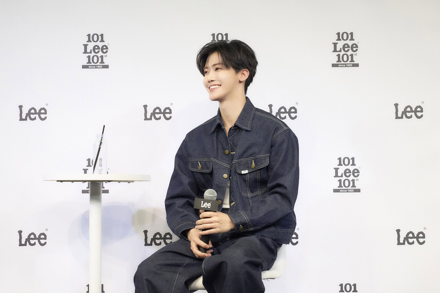 デニムへの思いを語るJAEMIN