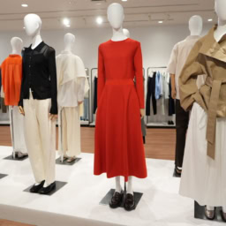 プラステ26春夏展示会_鮮やかカラーやシアーアイテムコーデ