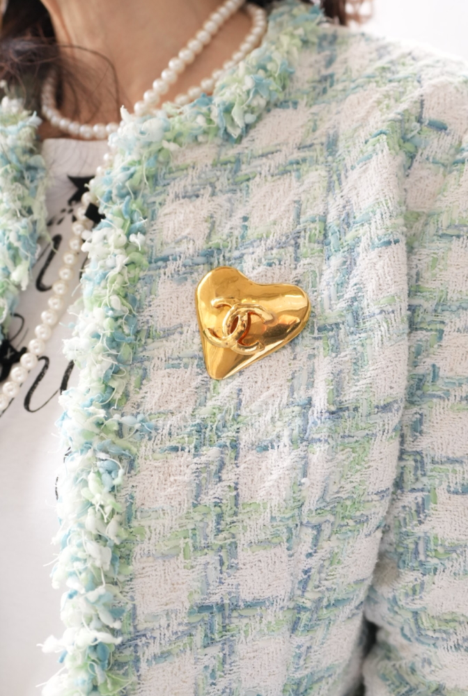 レトロモダンなシャネルのブローチ