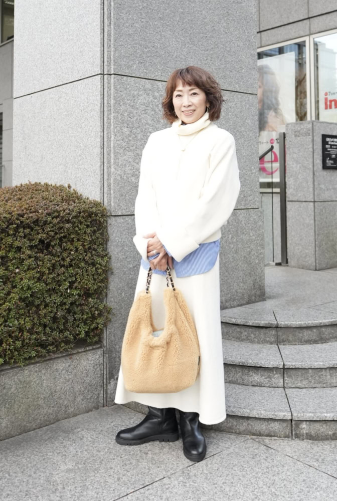 【60代お手本スナップ】「ミラオーウェン」のセットアップに爽やかさをON!春を意識した大人カジュアルスタイルの最適解!