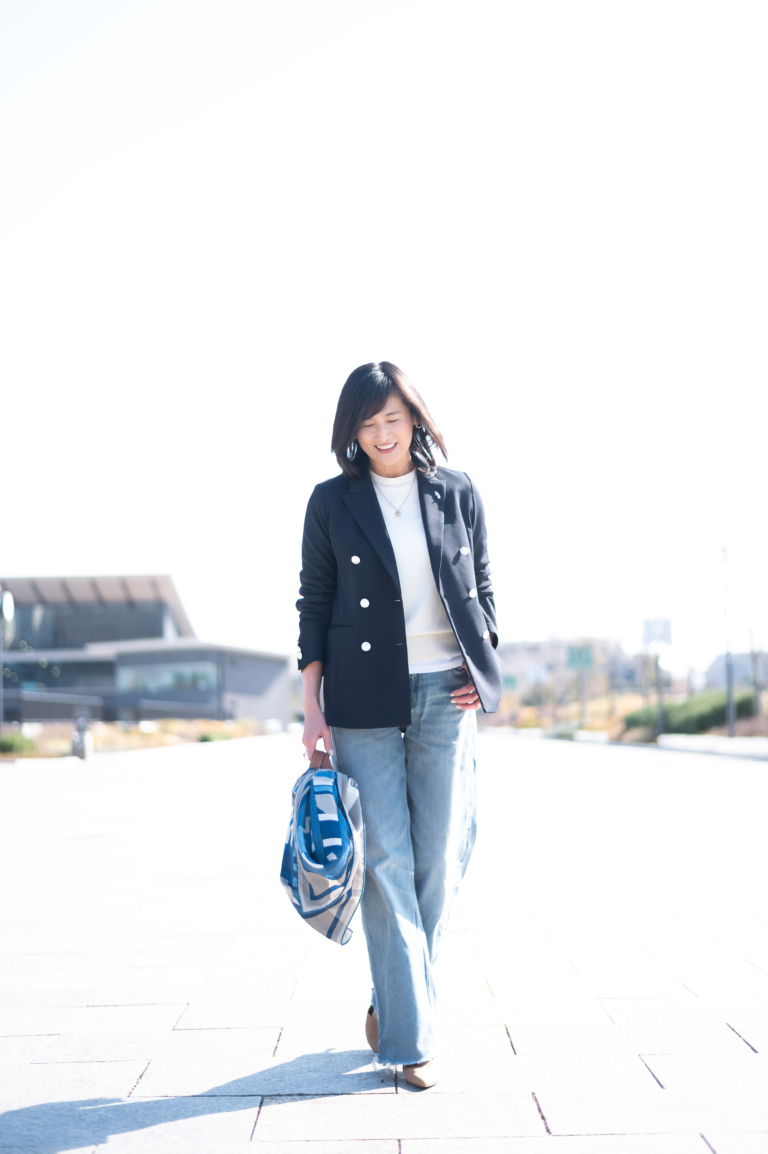 春といえばマリンルック!正統派な紺ブレ×デニムできれいめカジュアルなスタイルに【Day1】