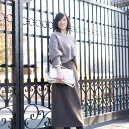 スタイルアップできる「Iライン」で女性らしいシルエットを際立たせた大人のエレガンスコーデ【Day4】