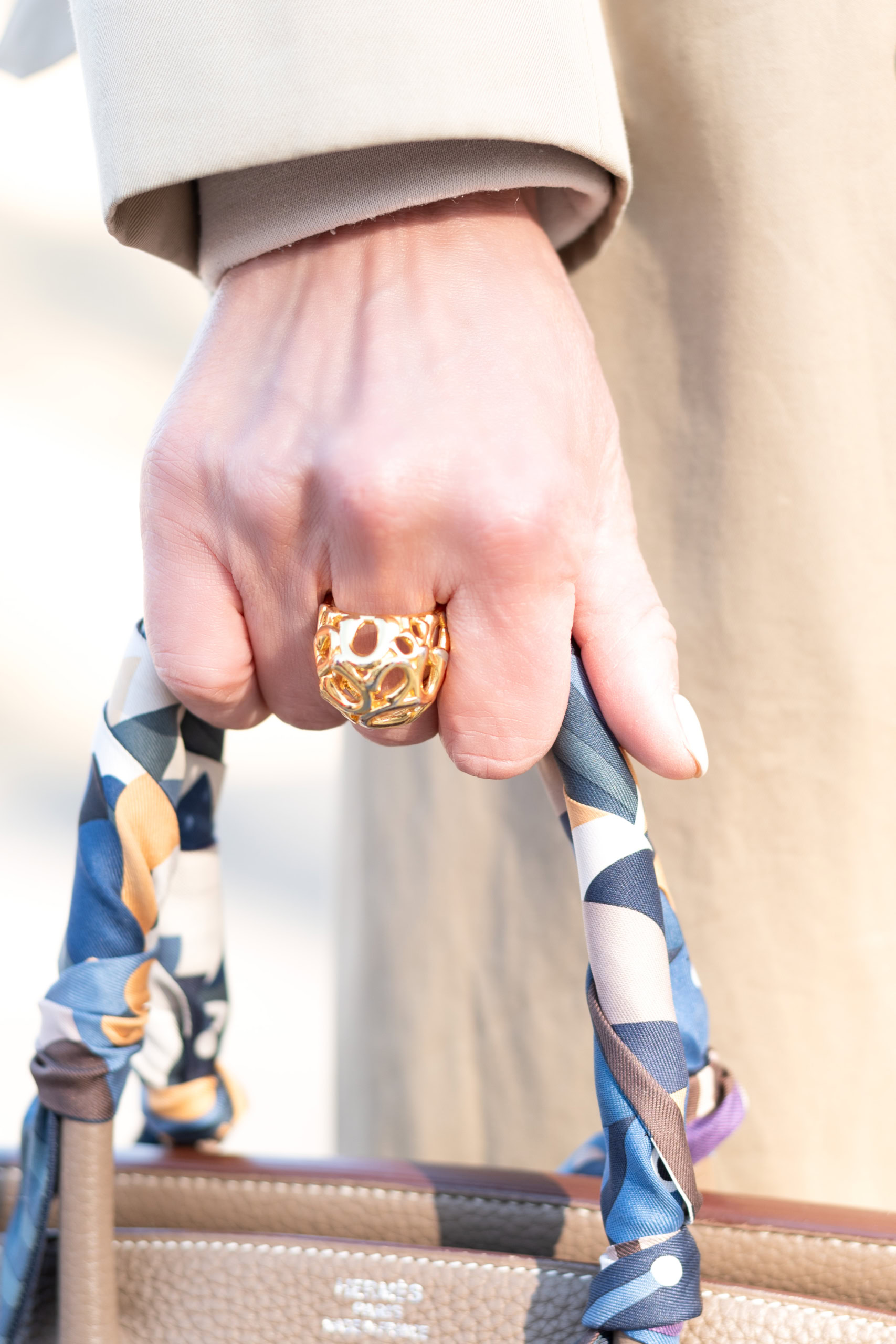 50代6日間コーデ_カジュアル編「DAY5」_ゴールドリング