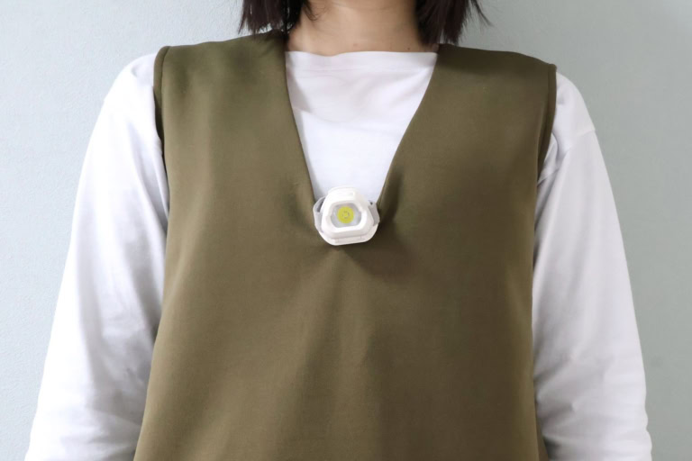 服などに挟んで使うこともできる