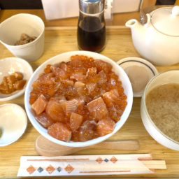 北海道　知床　ウトロ　海鮮丼