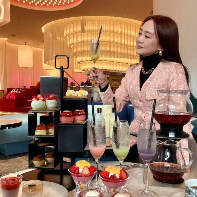 【第8位】【60代お出かけ】「W大阪」「リッツ・カールトン大阪」「フォーシーズンズホテル大阪」「ANAクラウンプラザホテル神戸」のランチ＆アフタヌーンティーや、ホテルシーンに映えるコーデ4選をご紹介！