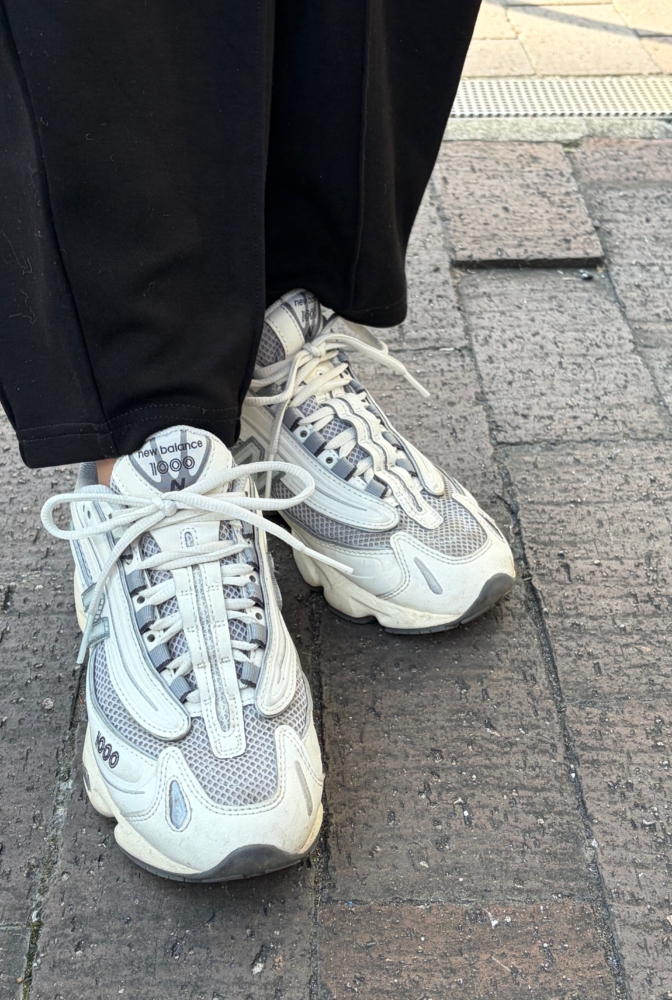 スニーカーはニューバランス