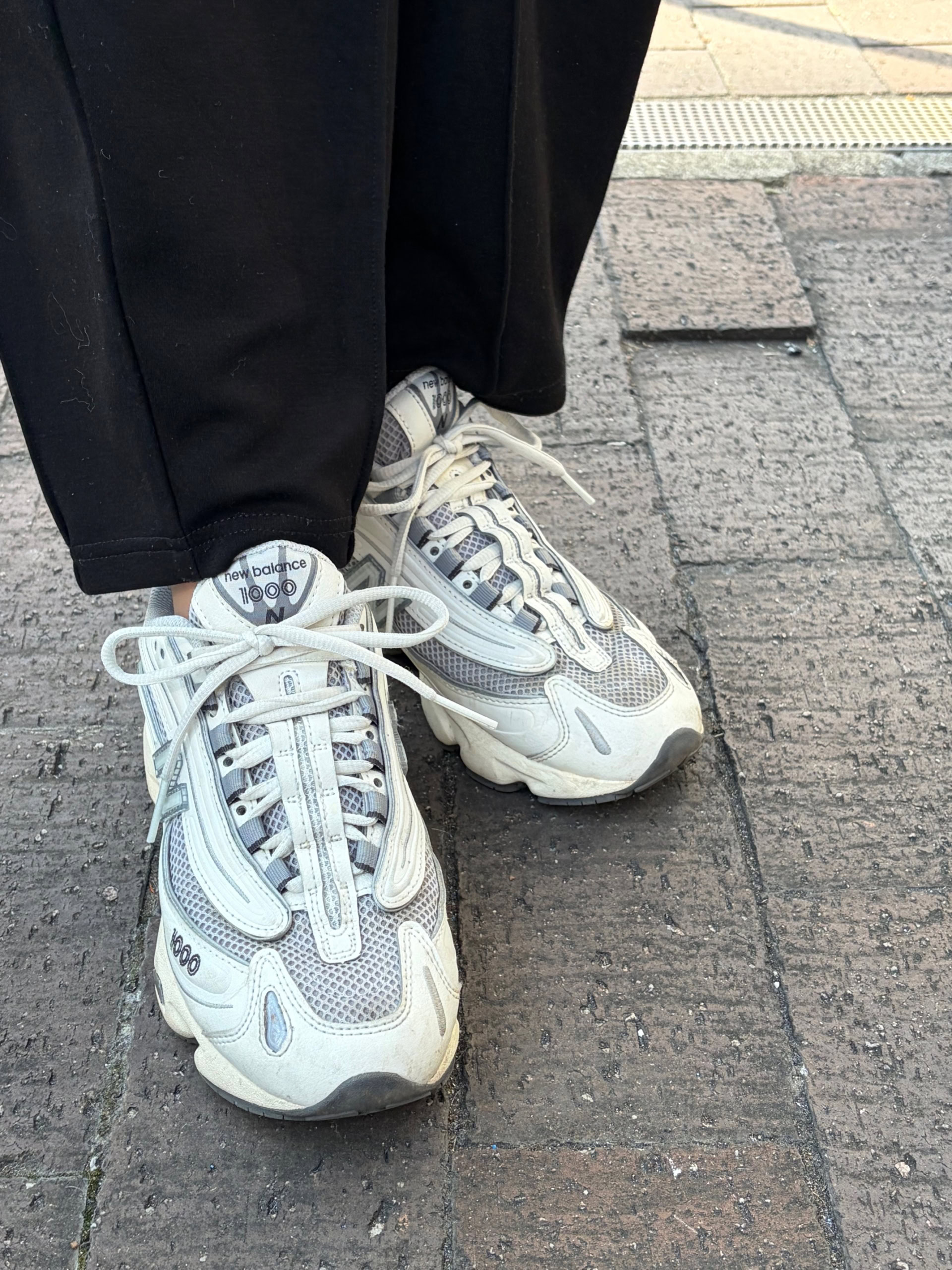 「マイブームの『ニューバランス』。配色もモノトーンで、スポーティすぎないルックスだから、どんなコーデにも対応する万能級。デイリーコーデを格上げする一足なので、大事に使っています」